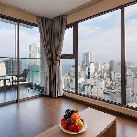 버고 호텔 나트랑 외부 사진 A view of the city from a suite at the hotel
