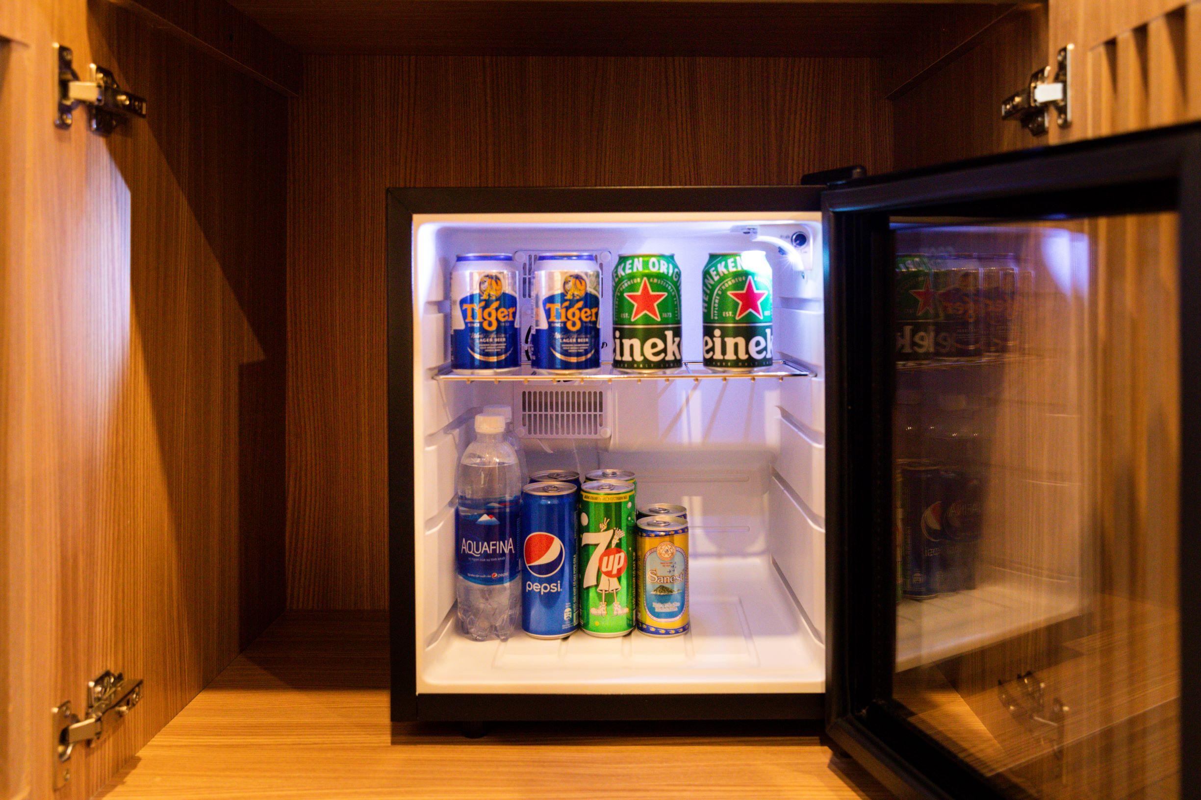 버고 호텔 나트랑 외부 사진 A mini-bar in a hotel room
