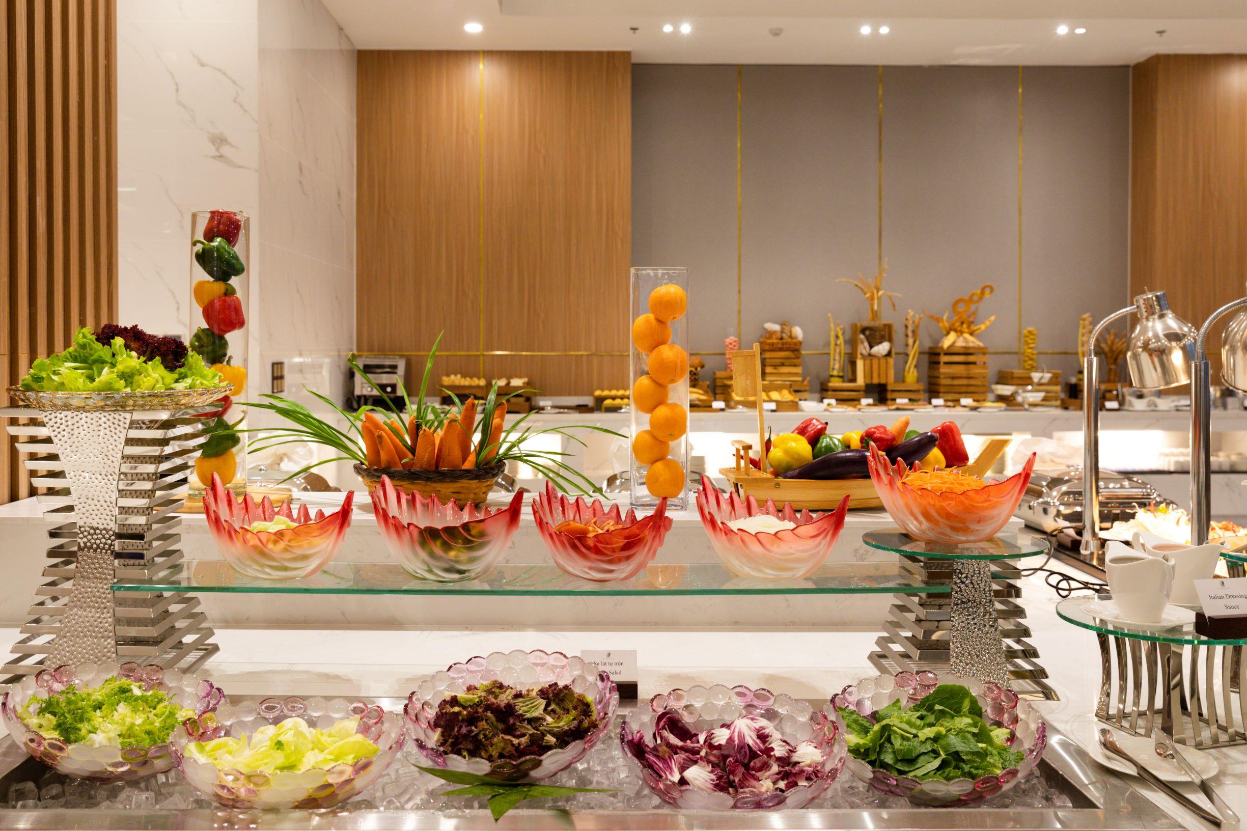 버고 호텔 나트랑 외부 사진 A salad bar