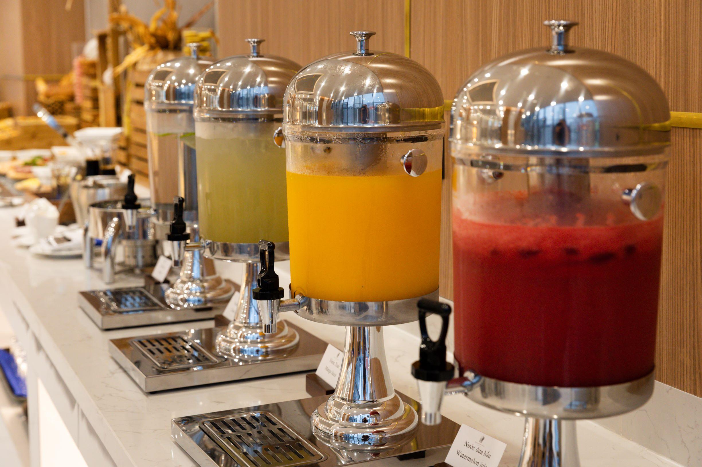 버고 호텔 나트랑 외부 사진 Juice dispensers