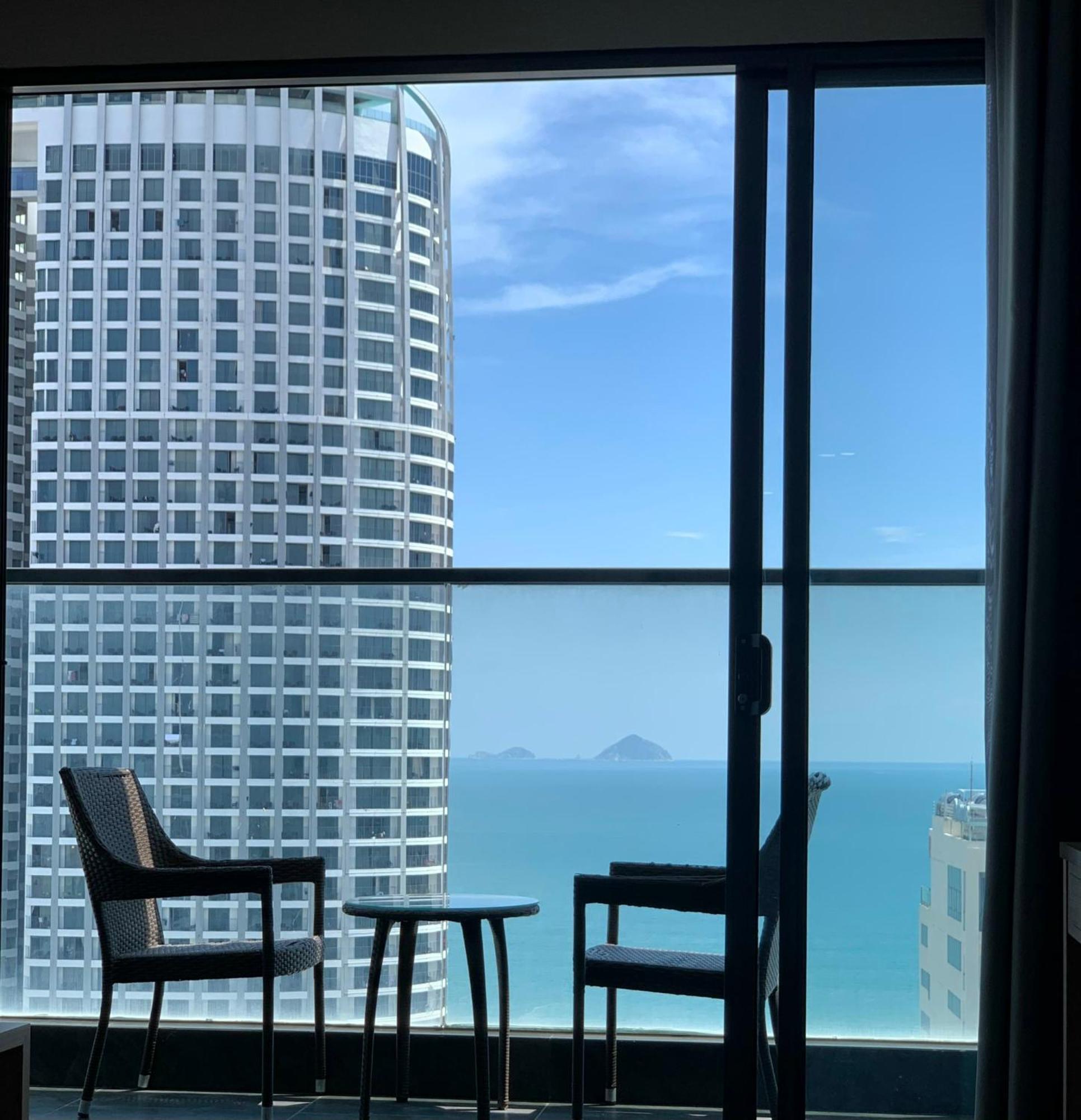 버고 호텔 나트랑 외부 사진 View from a room at the hotel