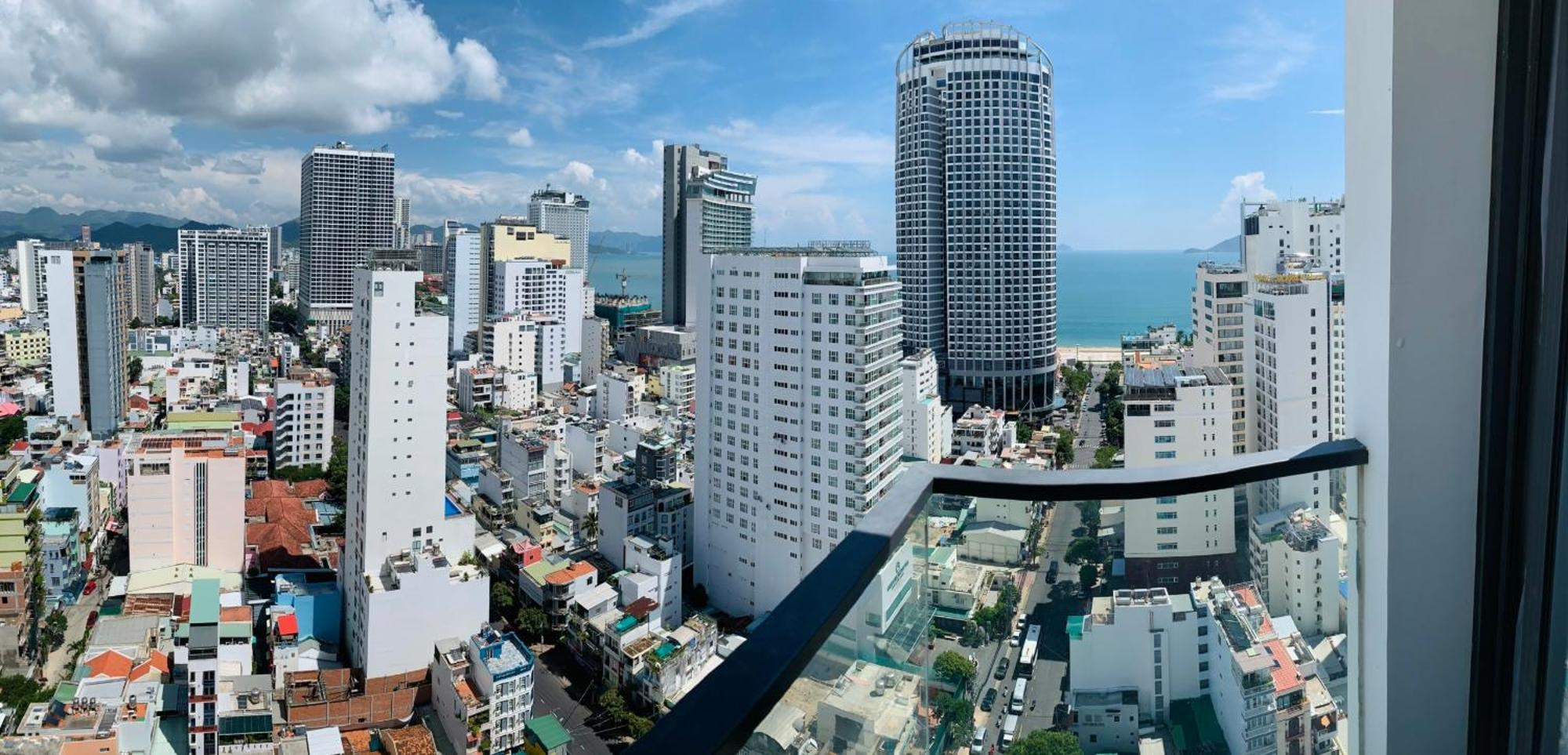 버고 호텔 나트랑 외부 사진 Skyline of Nha Trang